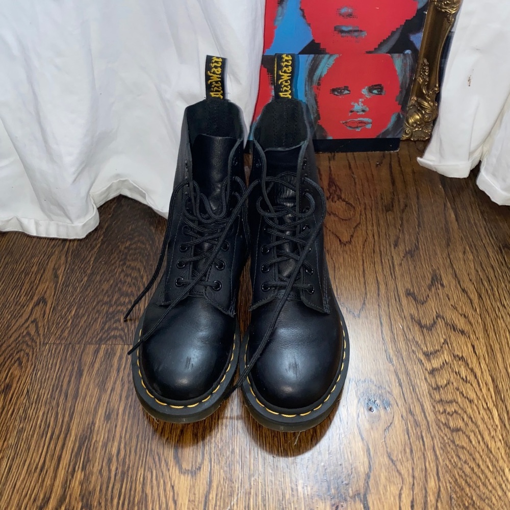 Dr Martens Pascal Virginia 8-Eye Combat Boot